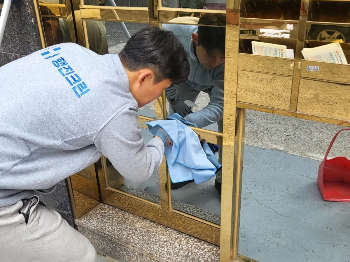 동구 금남로2가 상가 난간·손잡이 계단실 위생청소 사례 - 행진크린