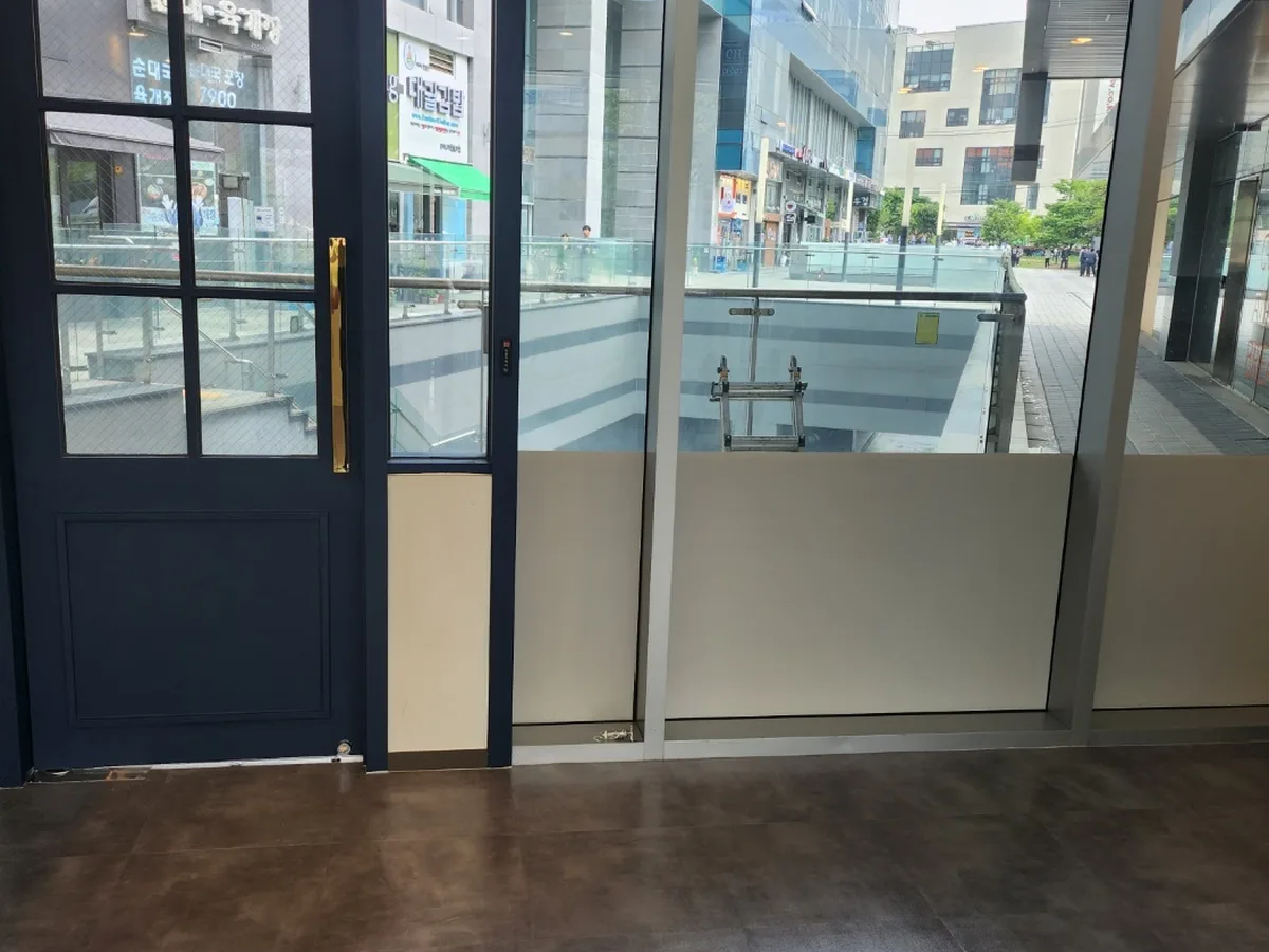 동구 선교동 현장 출입문·프레임 바닥 위생청소 사례 - 행진크린